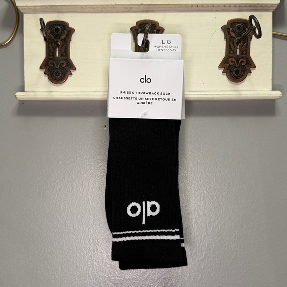 NWT Alo Yoga Unisex Throwback Socks Black
Size L Athletic Crew - Picture 3 of 4